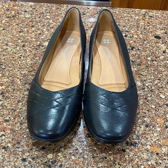 Naturalizer Black Leather Comfort Shoes - Picture 2 of 5